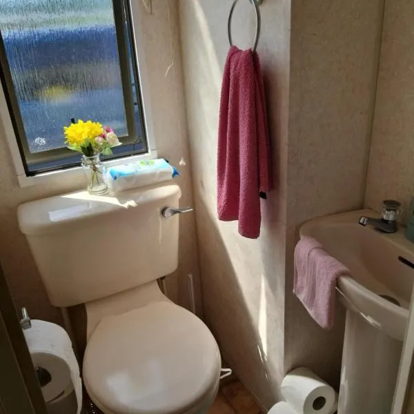 40 AntrimHeightsbnb MOBILE self catering can sleep 7, khách sạn ở Antrim