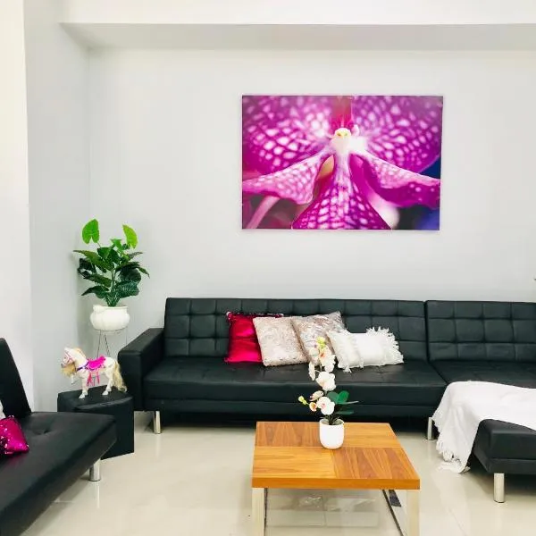 Jewel in the West-Newly Built and Spacious, hotel di Fairfield