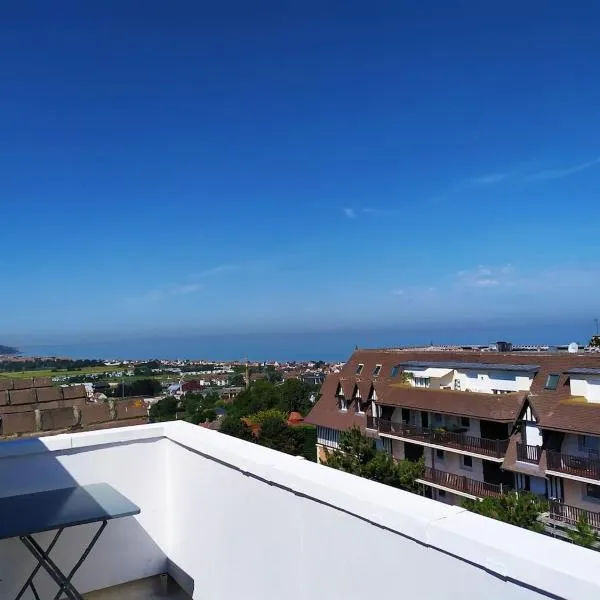 La terrasse vue mer à 5 min de la plage, hotel en Blonville-sur-Mer