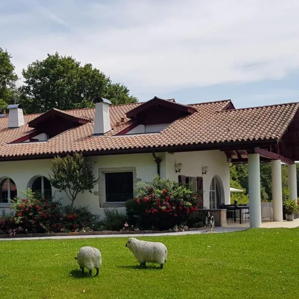 Maison d hotes Lapitxuri – hotel w mieście Arcangues