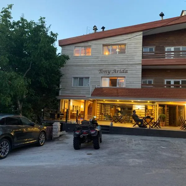 CentreToni Arida, hotel en Al Arz