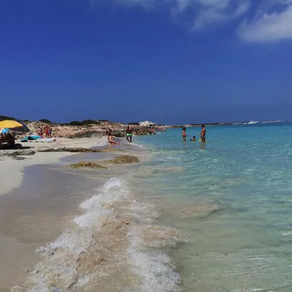 Apartamentos Las Dunas de Levante – hotel w mieście Es Pujols