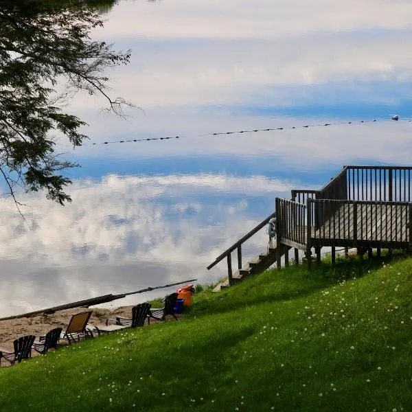 Sunny Point Resort Ltd., hotel in MacTier