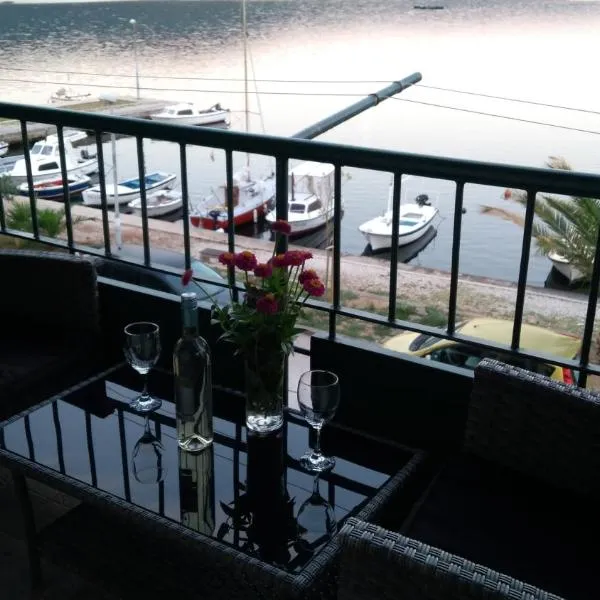 Sea View Apartment Sunrise Poljica & Blue Lagoon Rent A Boat, hotell i Poljica