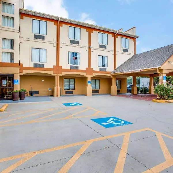 Comfort Inn & Suites Love Field-Dallas Market Center, hotel v destinaci Highland Park