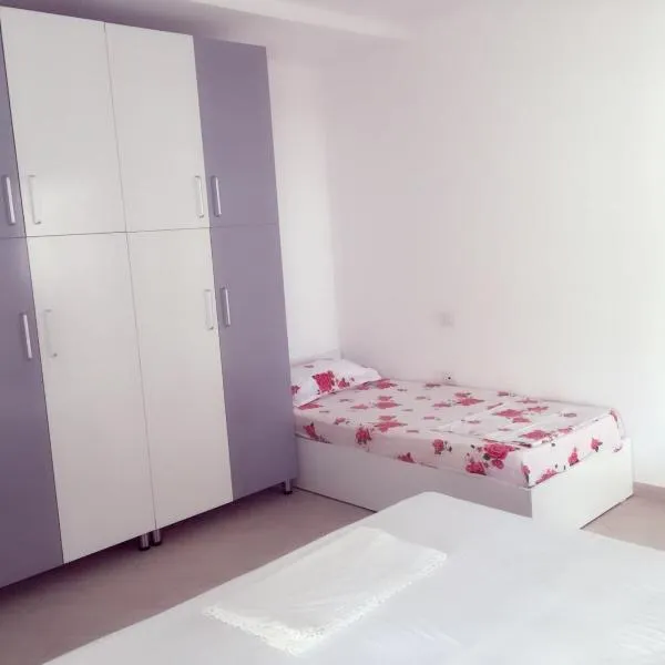 Eriola apartament, hotel di Orikum