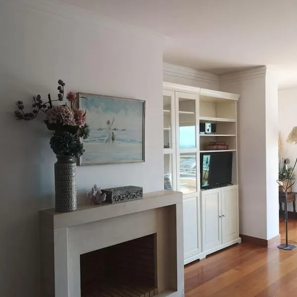 T1 Sea & Pool, hotelli kohteessa Caxias