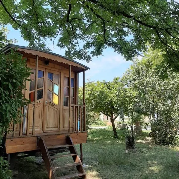 Roulotte Marcel Chaix Accueil, hotel i Étoile-sur-Rhône