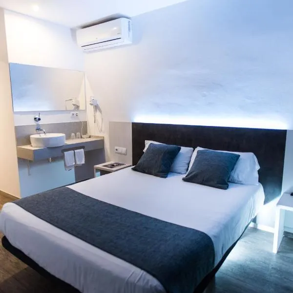 Hostal Ribas, hotel v destinaci Lloret de Mar