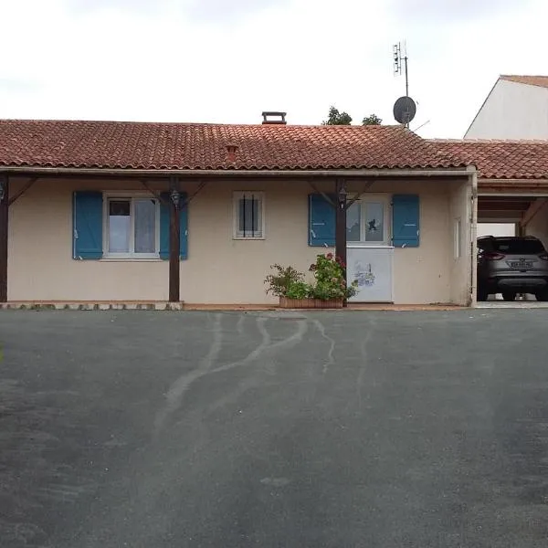 Grande maison a hiers brouage (proche ile oleron), hotel in Hiers-Brouage