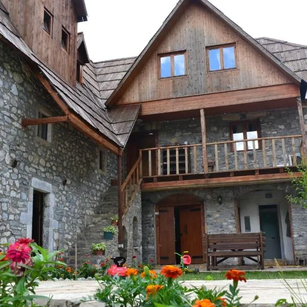 Shpella Guesthouse Theth, готель у місті Теті