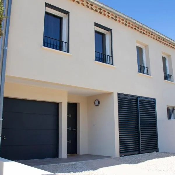 BASTIDE 9 – hotel w mieście La Fare-les-Oliviers
