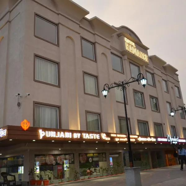 Hotel Radiance, ξενοδοχείο σε Bareilly