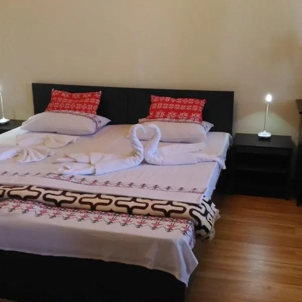 Edelweiss guesthouse, glamping and camping, hotel v destinaci Suhaia