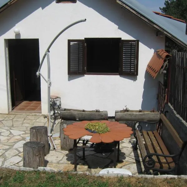 Cosy Cottage on Avala Mountain, hotel in Ripanj