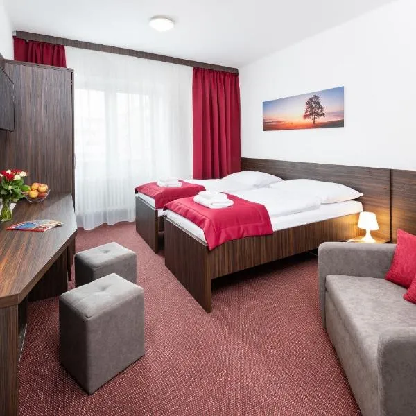 Hotel Plus, hotell i Svätý Jur