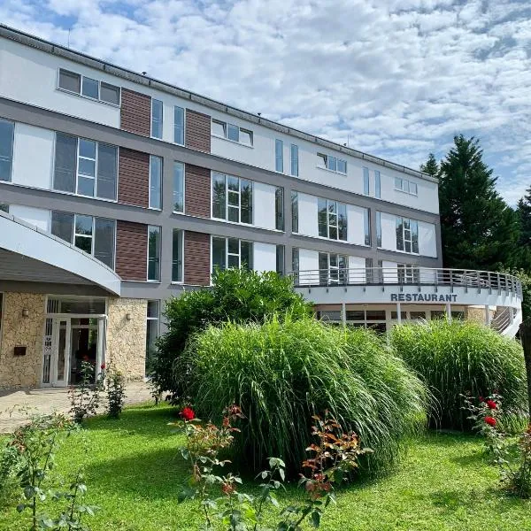 Well Hotel, hotel v Harkány