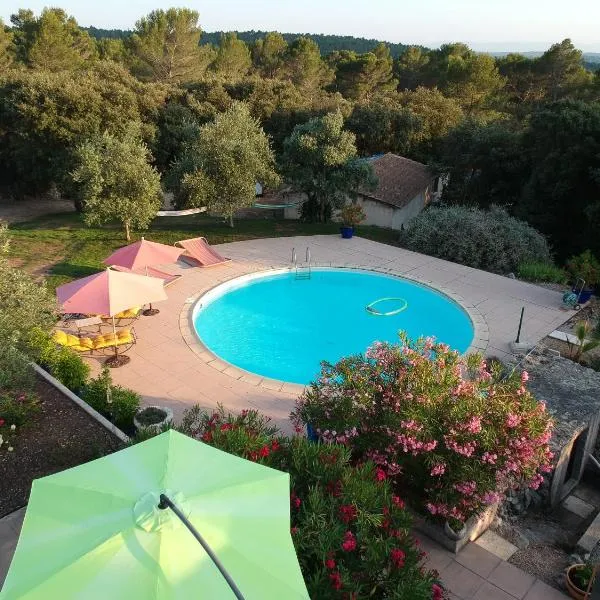 Le Petit Coin de Paradis, hotel in Montferrat