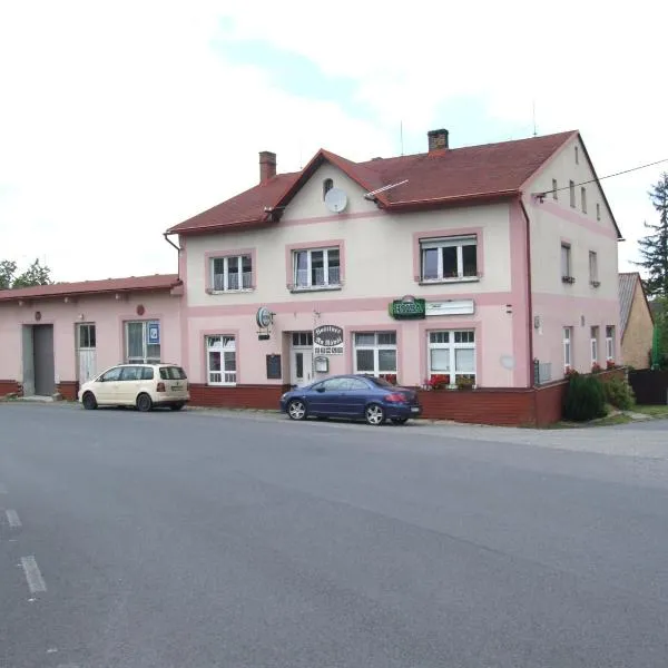 Hostinec Na Návsi, hotel a Javorník