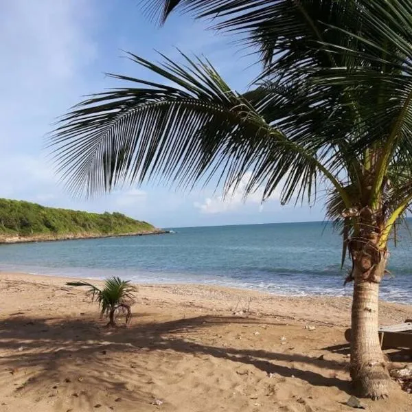 Bungalow sur magnifique plage-Le Nid d'Amande, khách sạn ở Sainte-Rose