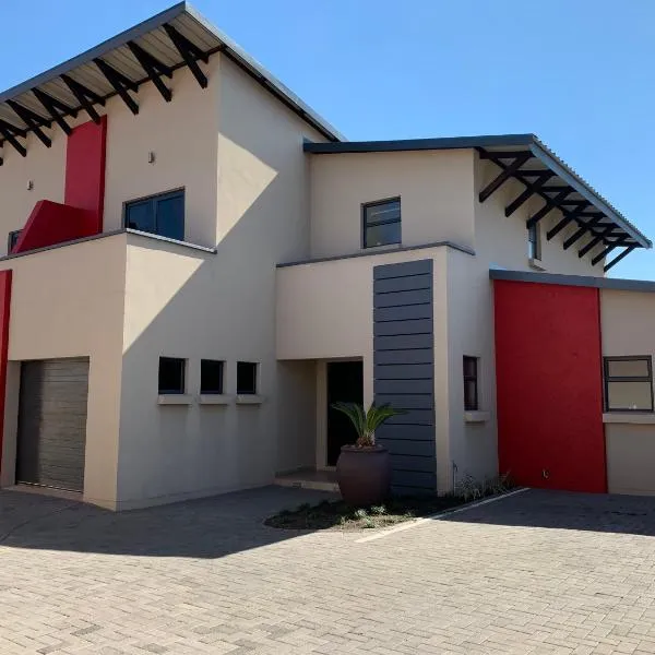 66 Dorp Street Apartment, hotell i Seshego