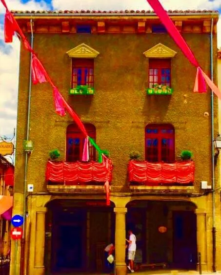 CASA RURAL PIEDRAHÍTA ( ART DÉCO ), hotel v destinaci Piedrahita