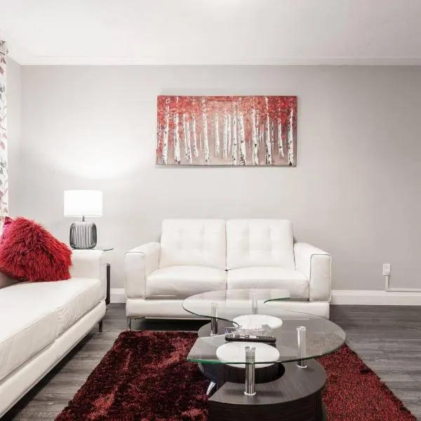 ENTIRE 2 BEDROOM APARTMENT UPTOWN WATERLOO - e1, hotel en Waterloo