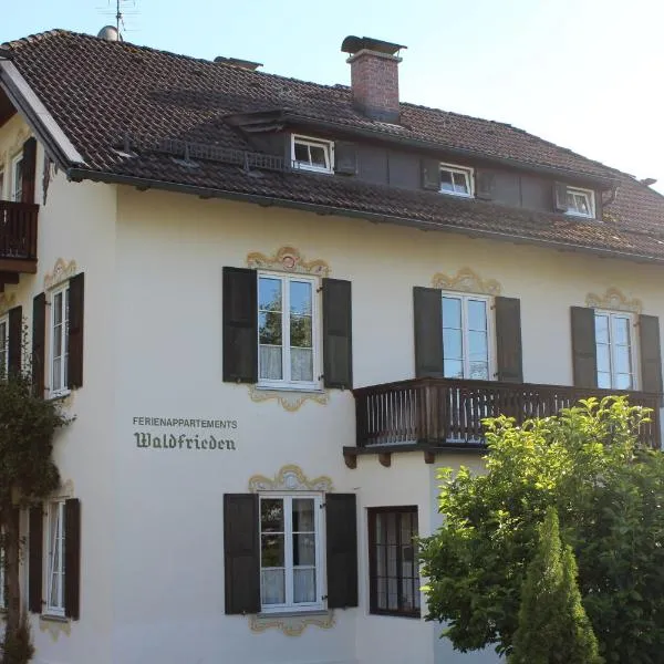 Villa Waldfrieden - Ferienwohnungen und -Haus, hotelli kohteessa Kochel