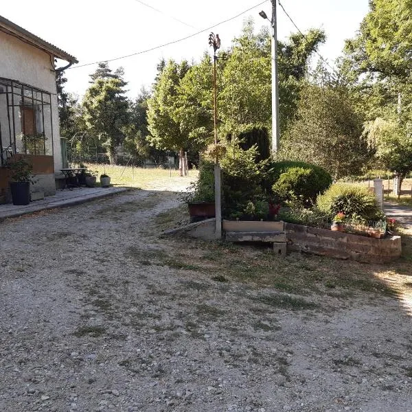 Les Marguerites Aux Lotz – hotel w mieście Thiers