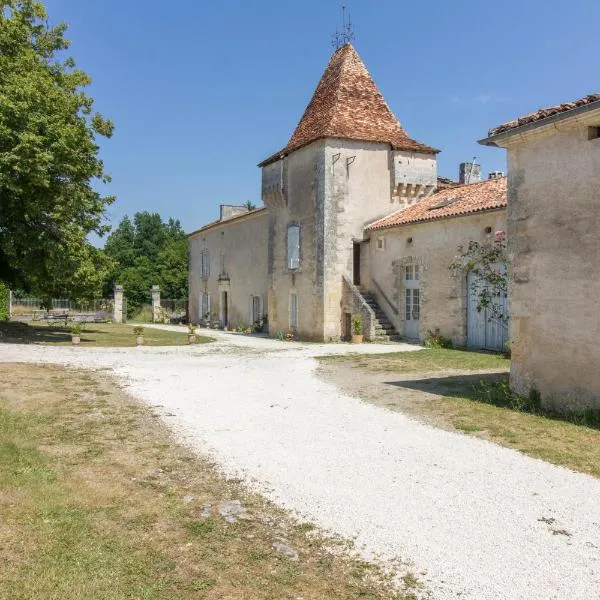 Château de La Combe, hotel in Édon