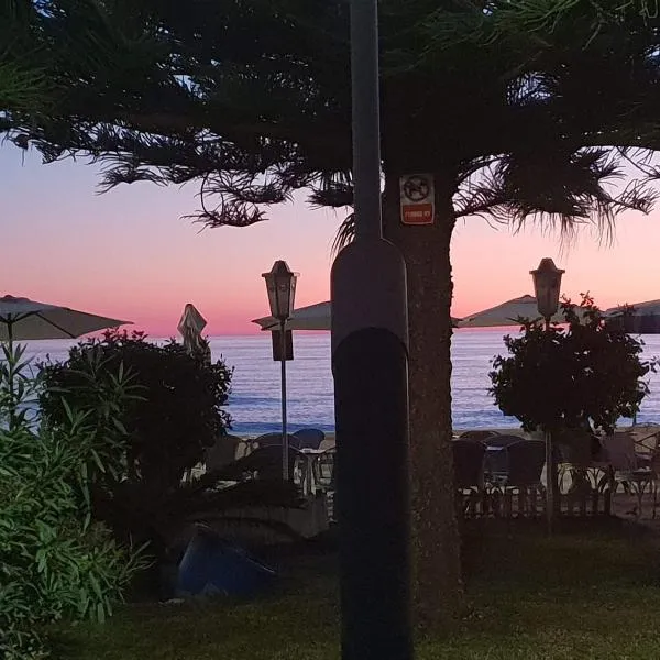 Beachfront Bungalow, hotel en Torrox Costa