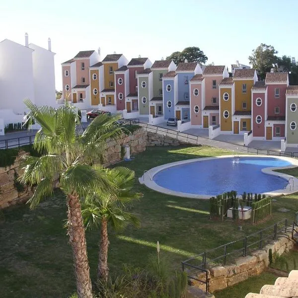 3 Storey Townhouse - Costa Del Sol, hotel in Bahia de Casares