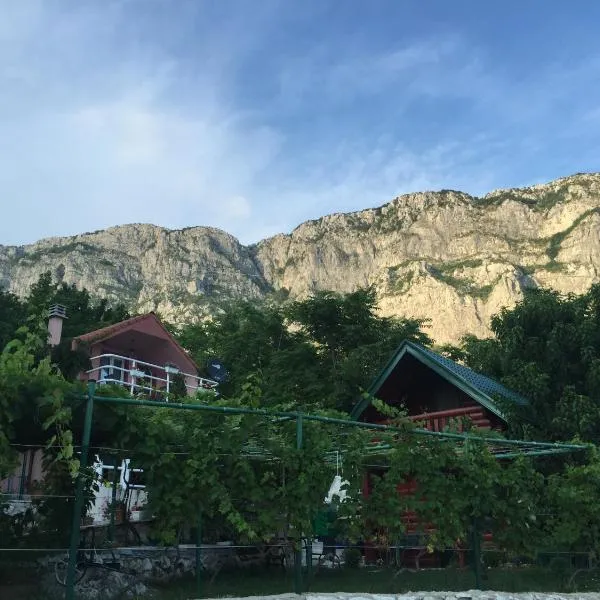Holiday Village Ostrog, hotel v destinaci Nikšič