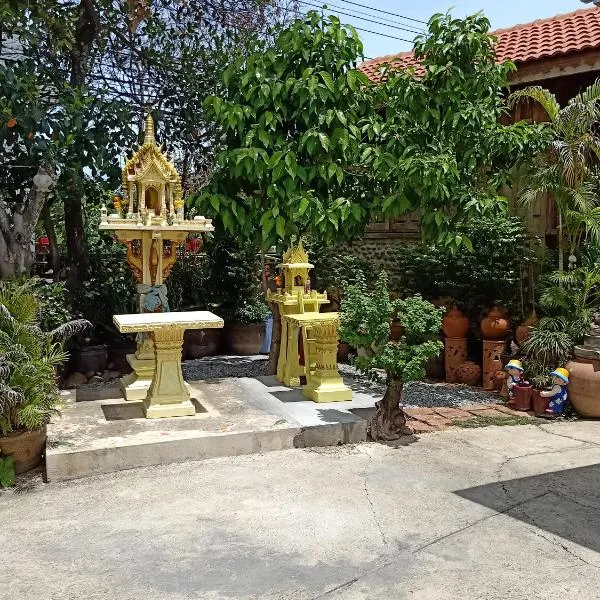 J&J Guesthouse, hôtel à Ban Khlong Takhian