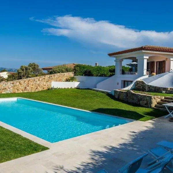 Villa Smeralda, hotel v Palau