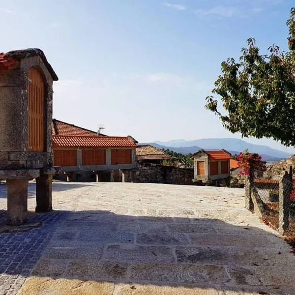 CASA DO SANTO, hotel in Porqueirós