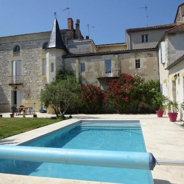 Le Cerisier: Sainte-Foy-la-Grande şehrinde bir otel