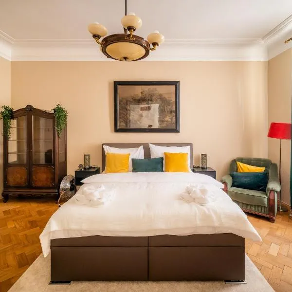 Luxurious Kafka family apt in Old Town, hotelli Prahassa
