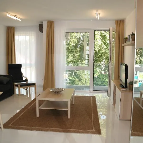 Holiday Apartman with Free Parking, hotel din Győr