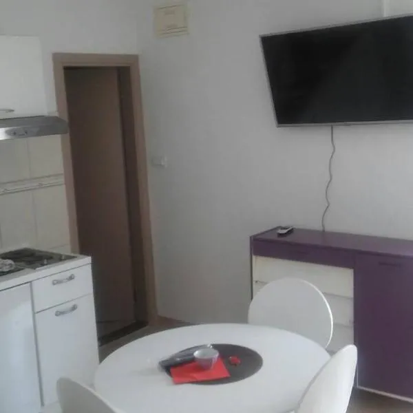 Apartments Mesec, hotel in Igrane