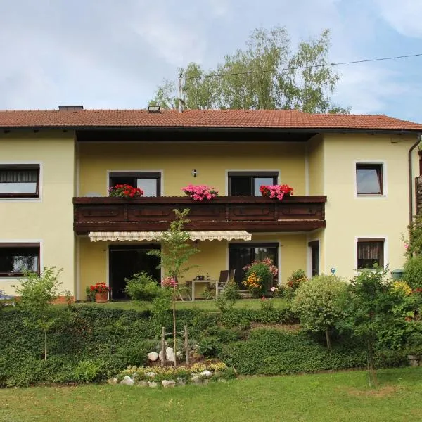 Ferienwohnung Sonnenhang, hotel v destinaci Esternberg