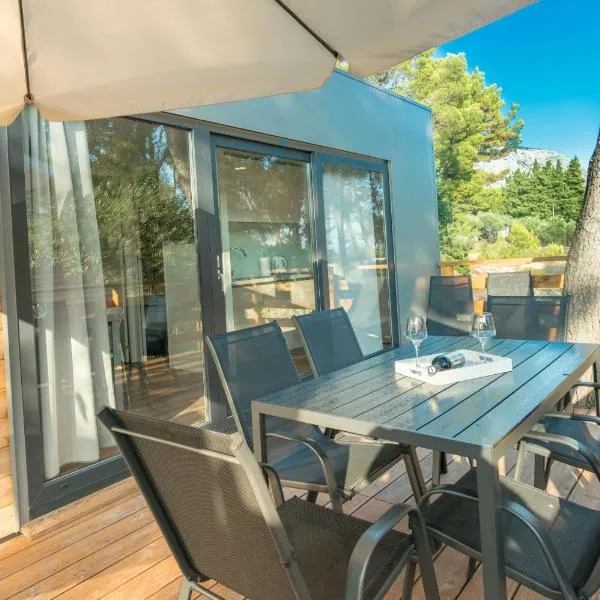 Apartments and Mobile Homes Makarska、マカルスカのホテル