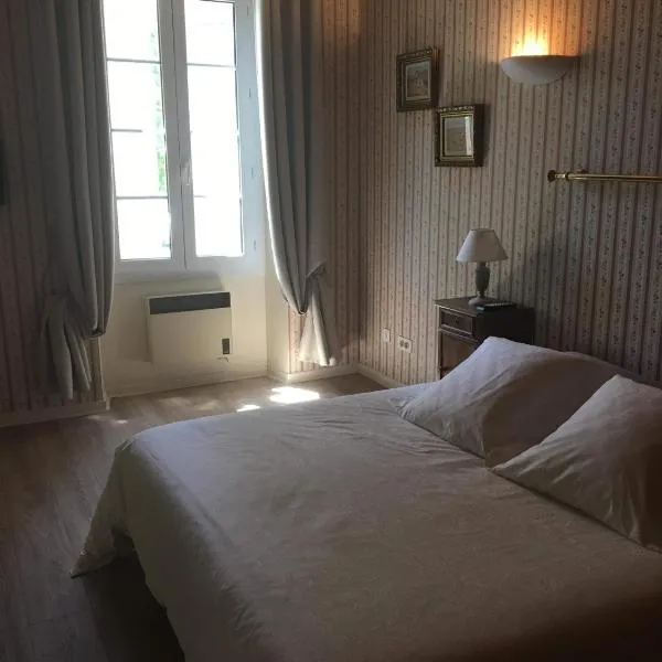 Le Cheval Blanc, hotel v destinaci La Bastide-des-Jourdans