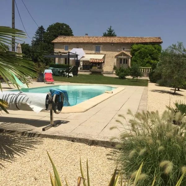 Chambre chez l'habitant dans Jolie maison de campagne, hotel in Céaux-en-Couhé