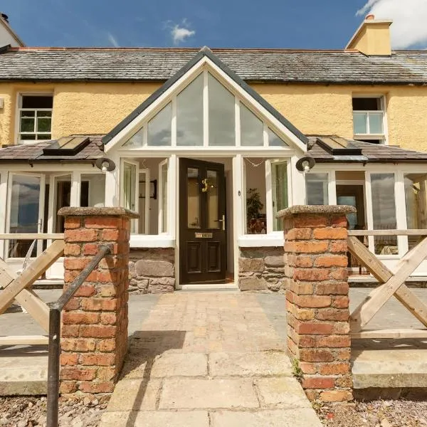 Charming Old Farmhouse, hotel v destinaci Coachford