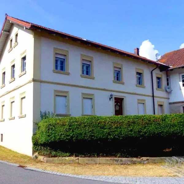 Villa Merzbach - Wohnen wie im Museum mit Komfort, hotell i Ebern