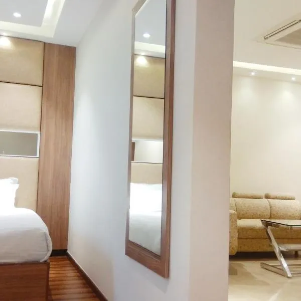 Hotel Smart City Park Inn, hotel v destinaci Tada