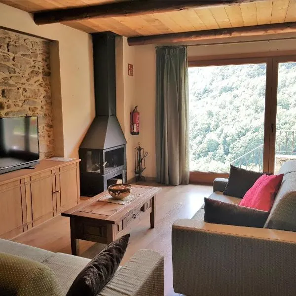 Can Batlló, entorno acojedor y romántico, hotel v destinaci Molló