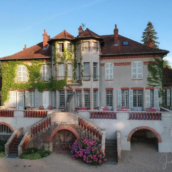 Le Relais du Doubs en Bourgogne, hotel di Saint-Bonnet-en-Bresse
