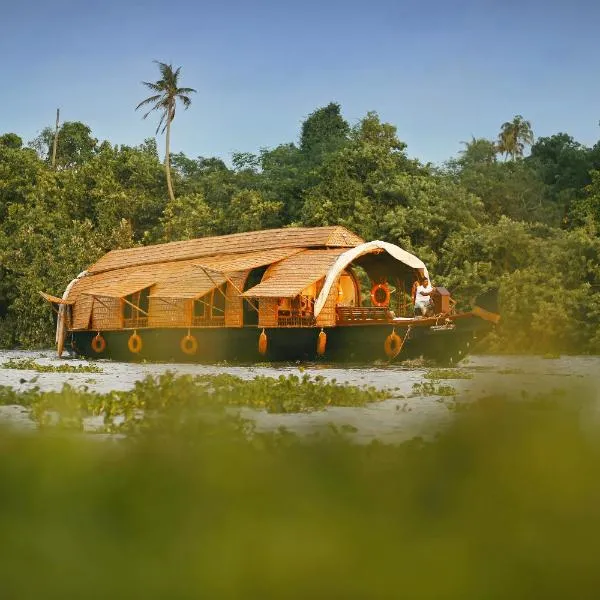 Spice Coast Cruises - Houseboat, hotelli kohteessa Vayalār